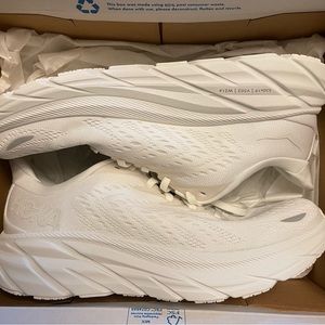 HOKA Women's Clifton 8 Running Shoes size 9